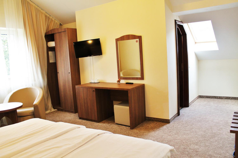 Bedroom 3, Hotel Crisalpin, Brasov