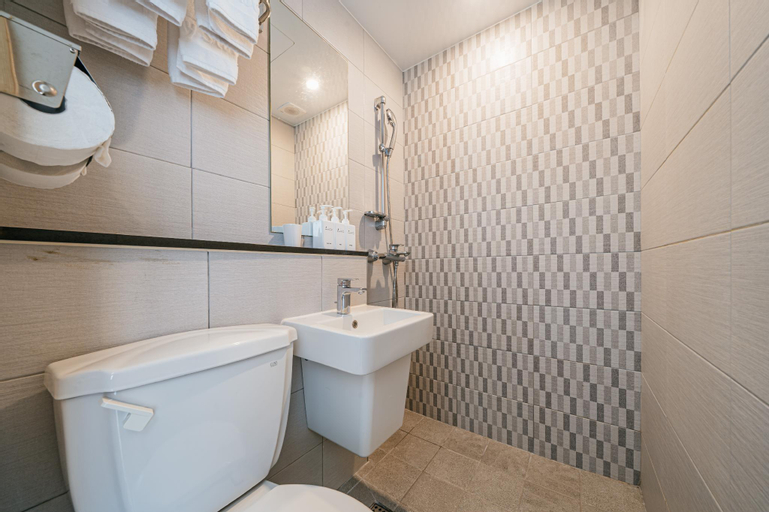 Bathroom 11