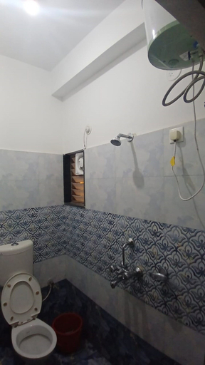 Bathroom 3, Goroomgo Laxmi Narayan Puri, Puri