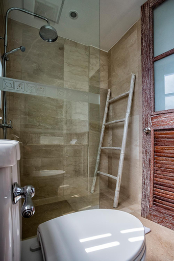 Bathroom 18