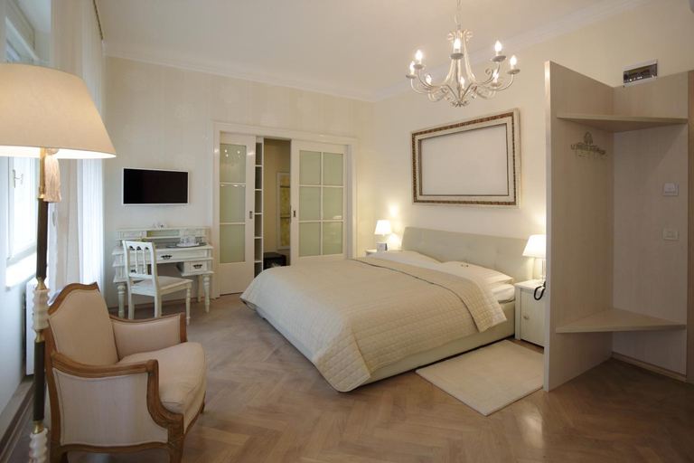 Others 5, B&B Fotic, Zagreb