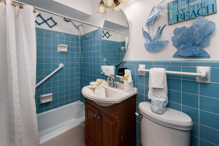 Bathroom, 105A - 1BR/1 Bath at Seaspray Condos on Okaloosa Island, Fort Walton Beach, Fl, Okaloosa