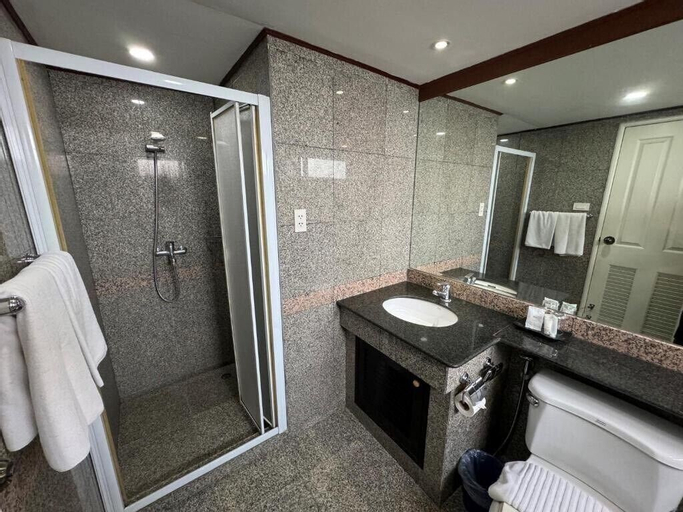 Bathroom 19