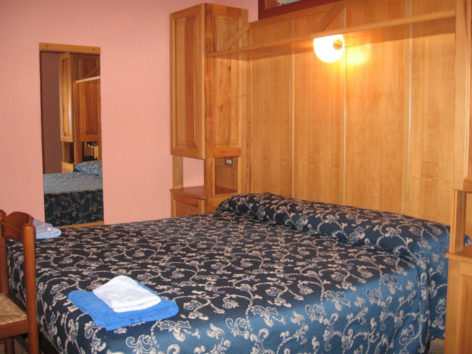 Bedroom 2, Hotel Casale, Teramo
