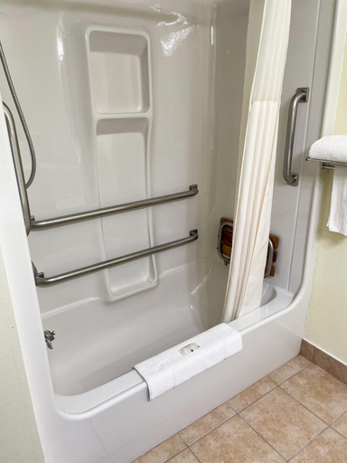 Bathroom 3, Hudson Inn & Suites (ex Quality Inn), Saint Croix