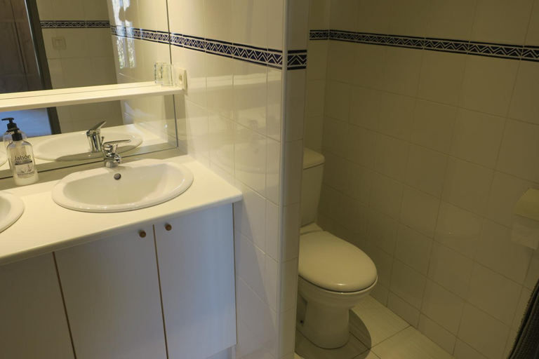 Bathroom 10