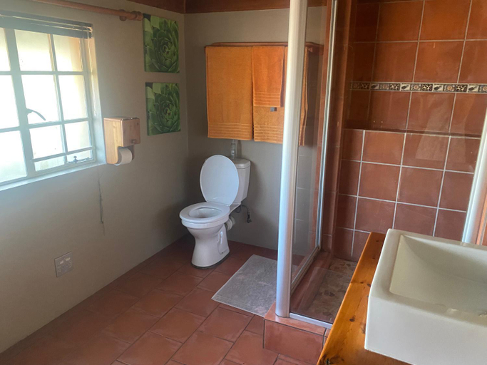 Bathroom 2, Berke Guest Room Ermelo, Gert Sibande
