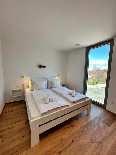 Others 2, Garden Residence - Premium Angel Wings Apartment, Ljubljana