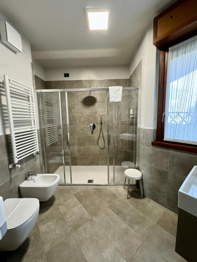 Bathroom 8