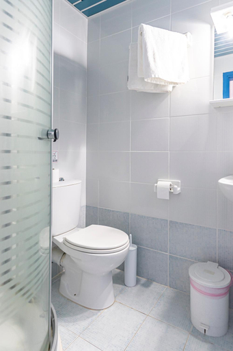 Bathroom 3, Bluu Bahari Hotel, South Aegean