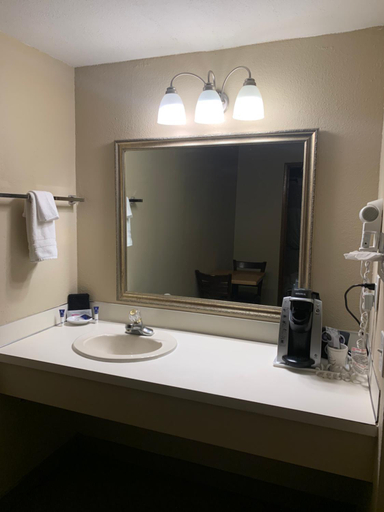 Bathroom 3, John Day, Grant