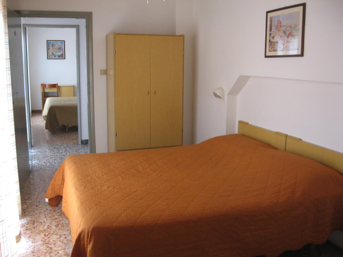 Bedroom 2, Hotel Eleonora, Rimini