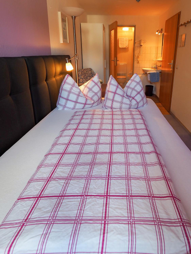 Bedroom 2, Landgasthof Zum Schwarzen Grat, Ravensburg