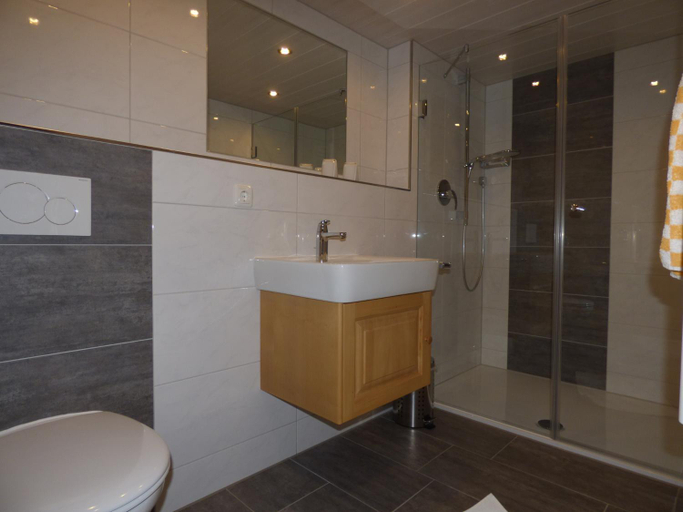 Bathroom, Alpengasthof Hochlenzer, Berchtesgadener Land