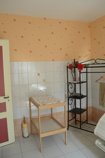 Bathroom 2, Chambres d'Hotes Le Passiflore, Le Locle
