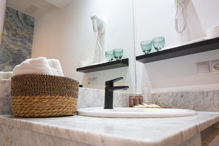Bathroom 4, Port Fleming, Alicante