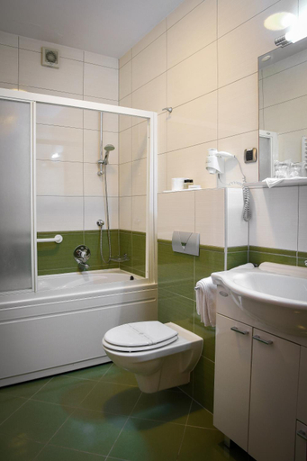 Bathroom 3, Hotel Kralj, Prelog