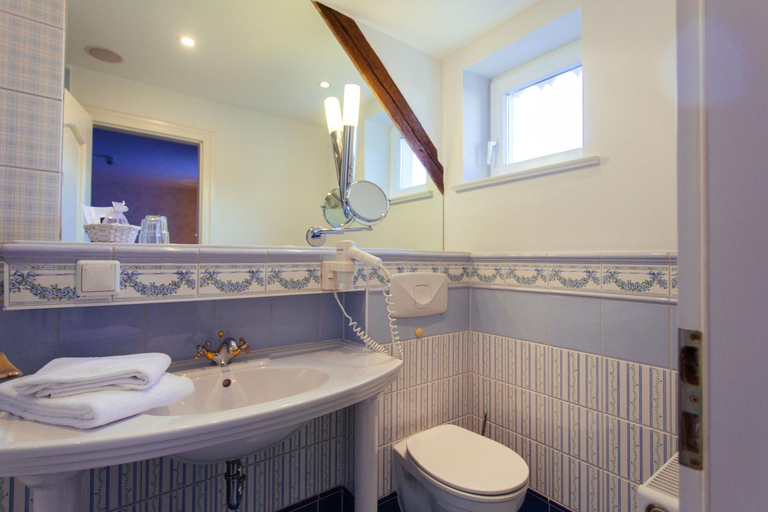 Bathroom 2, Boutiquehotel Schloßpalais, Harz