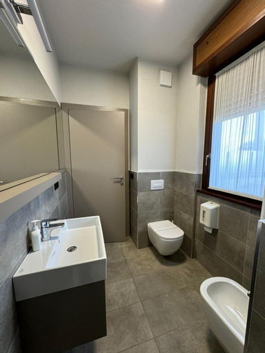 Bathroom 9