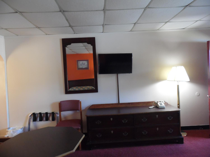 Others 2, Tazewell Motel, Tazewell