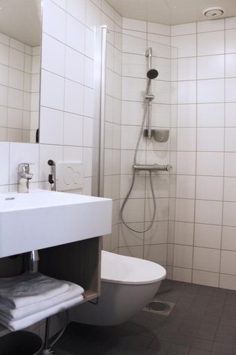 Bathroom 3, GreenStar Hotel Jyvaskyla, Central Finland