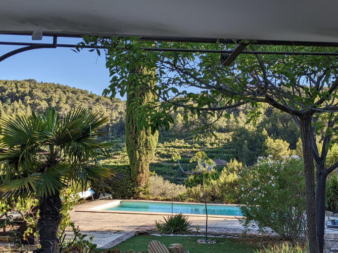 Others 5, Provencal house between sea and vineyards, Var