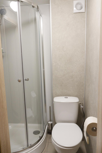 Bathroom 4, Botel Racek, Praha 5