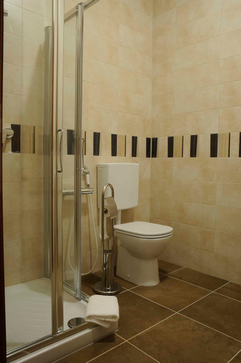 Bathroom 7