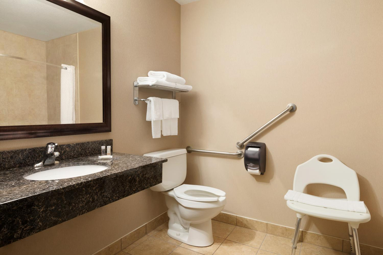 Bathroom 4, Days Inn by Wyndham Innisfail, Division No. 8