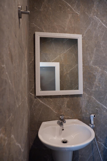Bathroom, The Sky Roof Homestay Kiriwong, Lan Saka