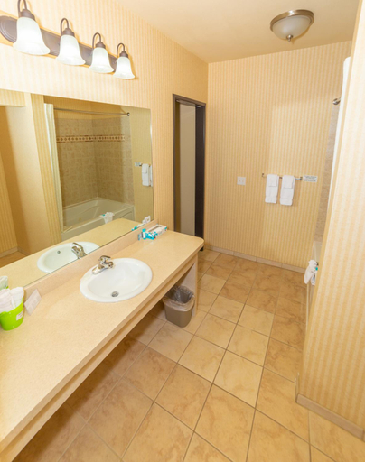 Bathroom 3, Clatskanie River Inn, Columbia