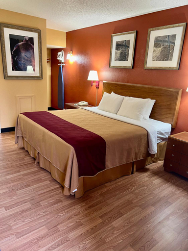 Bedroom 4, Executive Inn Schenectady Downtown, Schenectady