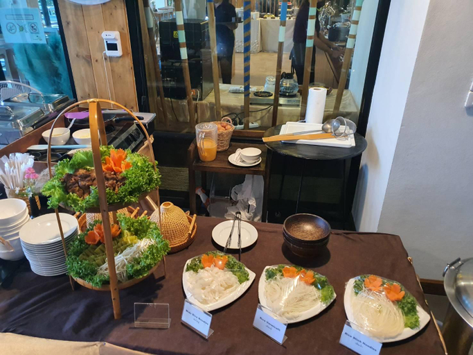 Food & Drinks