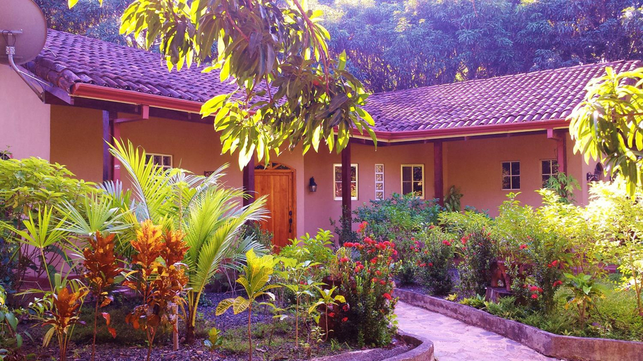 Others 2, 3 Architectural Homes, Wi-fi and Pool, Orotina