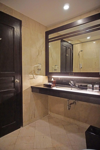 Bathroom 26