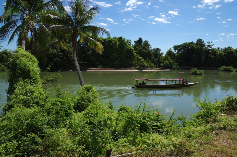 Others 3, The Boathouse, Khong