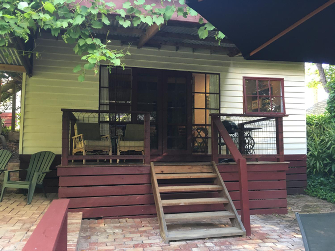 Stone's Throw Cottage Bed and Breakfast, Yarra Ranges - Dandenongs