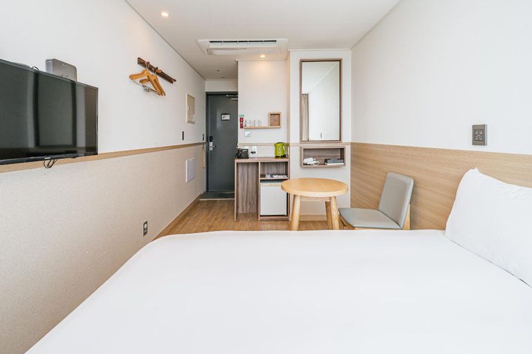 Bedroom 12