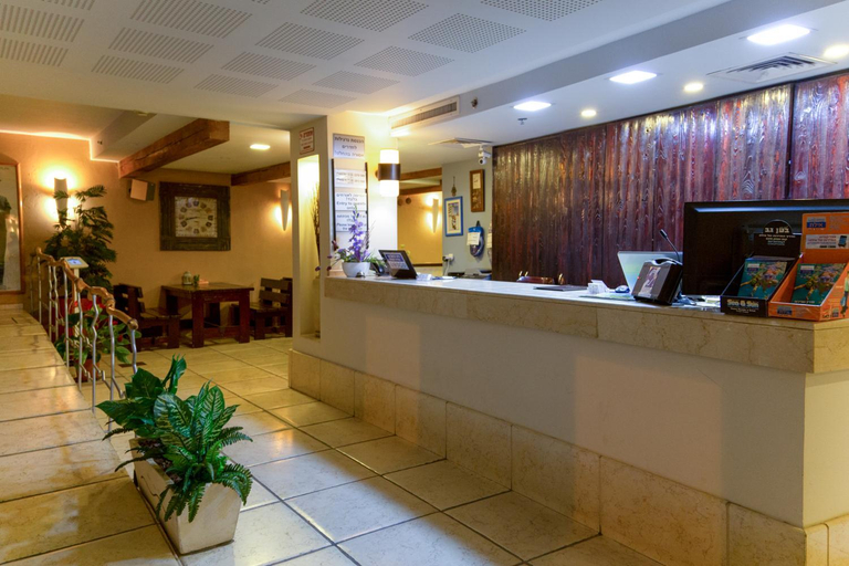 Others 4, Motel Aviv