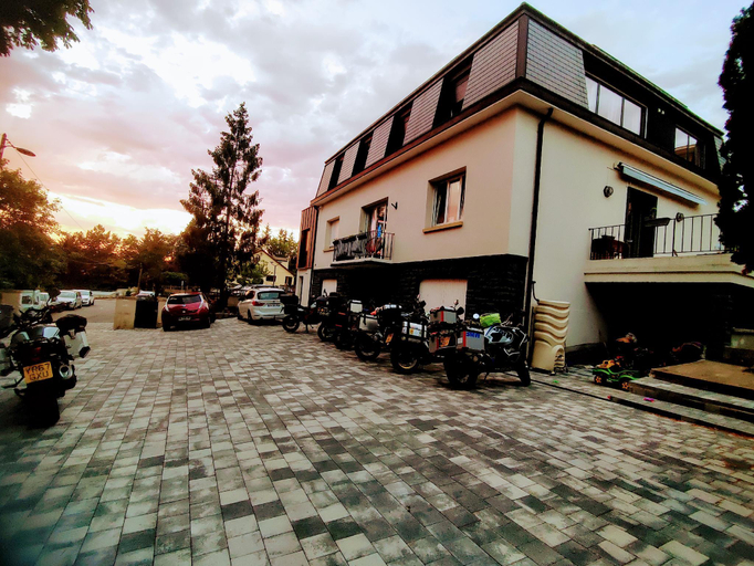 Exterior 5