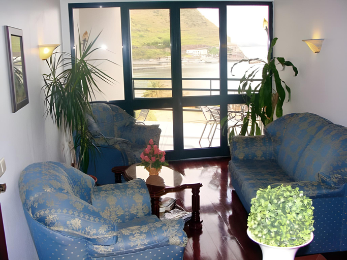 Others 4, Residencial Familia, Machico