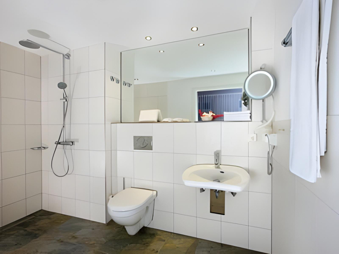 Bathroom 3, Hotel Adelante Berlin-Mitte, Berlin