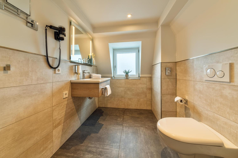 Bathroom 4, CityClass Hotel Caprice am Dom - Superior, Köln