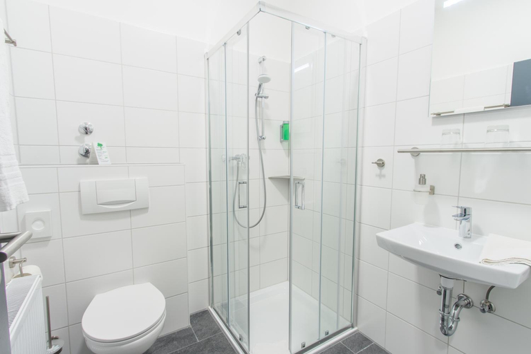 Bathroom, Hotel Billard Center Weywiesen, Bottrop