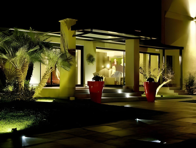 Exterior 9