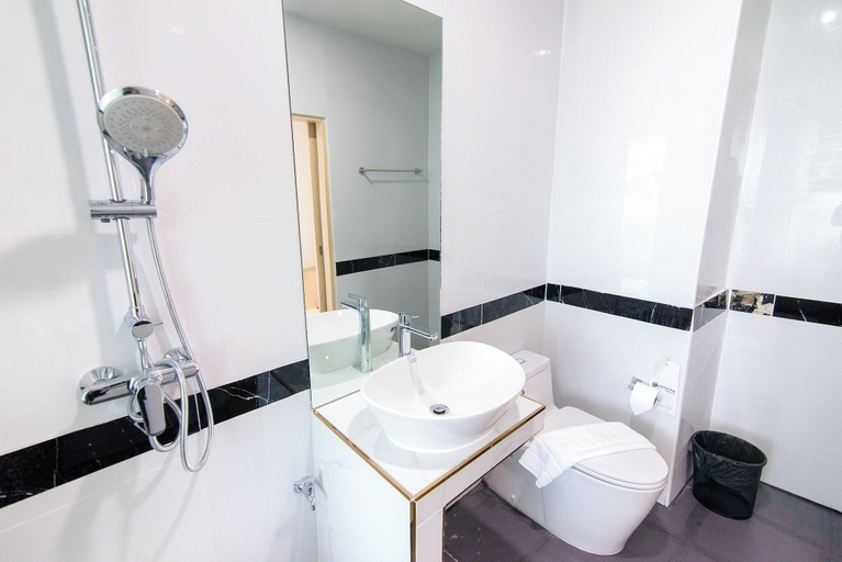 Bathroom 3, Bear & Bird Hotel, Muang Surat Thani