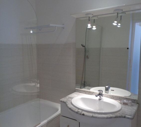 Bathroom 3, Croisette-Oasis, Alpes-Maritimes