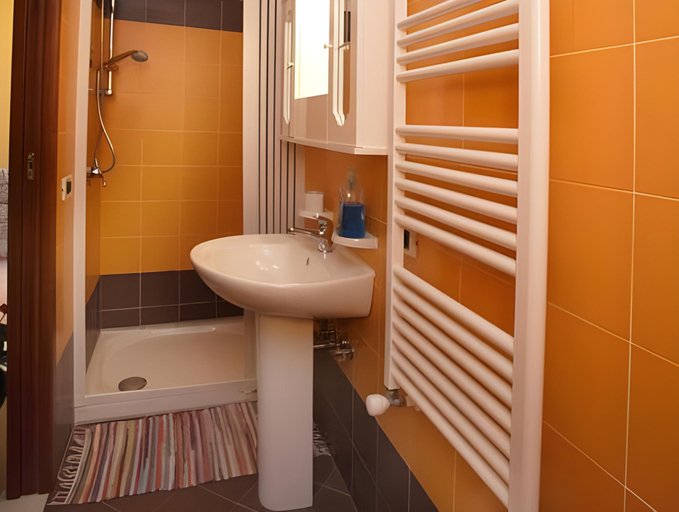 Bathroom 3, Vico Tauro House, Messina