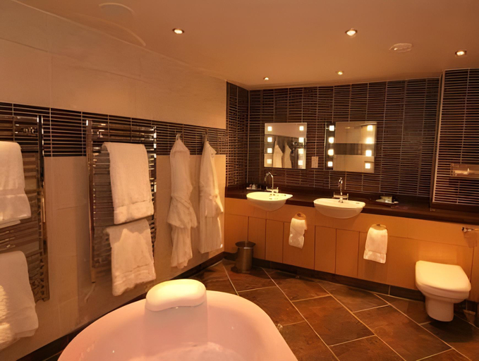 Bathroom 5, Best Western Premier Suites Hotel & Spa Liverpool-Knowsley, Knowsley