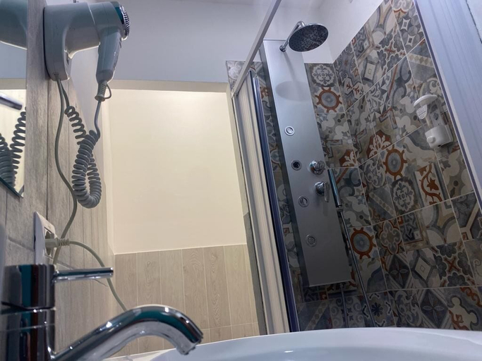 Bathroom 4, Crescenzago House Apartments, Milano